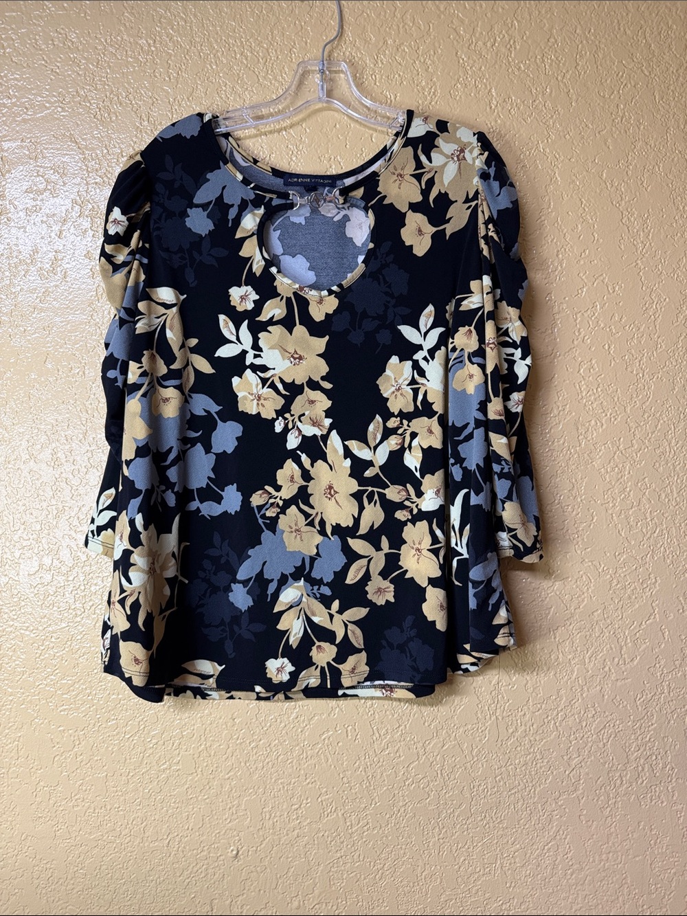 Floral Keyhole Puff-Sleeve Top in Black and Gold